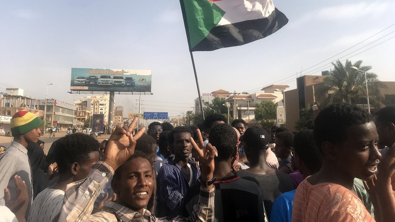 ما وراء الخبر-مقتل طلاب بالأبيض.. من المسؤول عن المجزرة؟