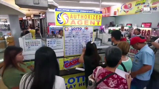 Bettors place their bets as the suspension for the PCSO lotto operations were lifted