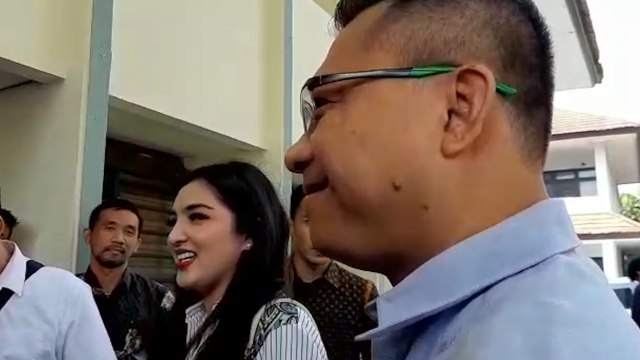 Jalani Sidang Kasus Kosmetik, Ashanty Ditemani Anang Hermansyah