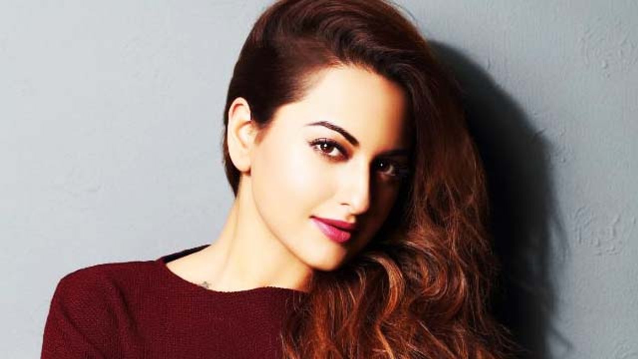Sonakshi Sinha Speaks Up On Her Relationship Status Check Out Here Filmibeat Video Dailymotion