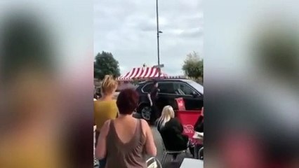 Rompen la ventana de BMW para salvar a este perro encerrado en pleno verano