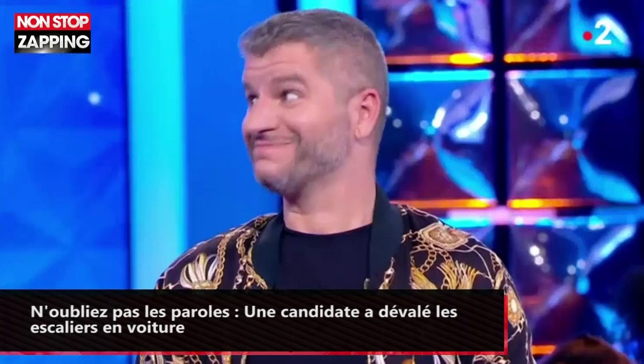 N'oubliez pas les paroles : Une candidate a dévalé les escaliers en voiture (vidéo)