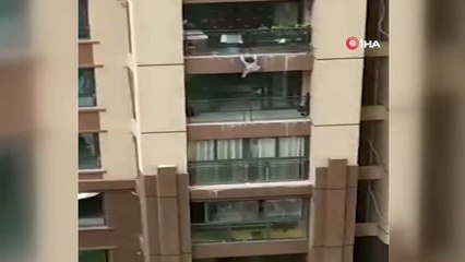 - Çin'de 6'ncı Kattan Düşen Çocuk Çarşafla Kurtarıldı