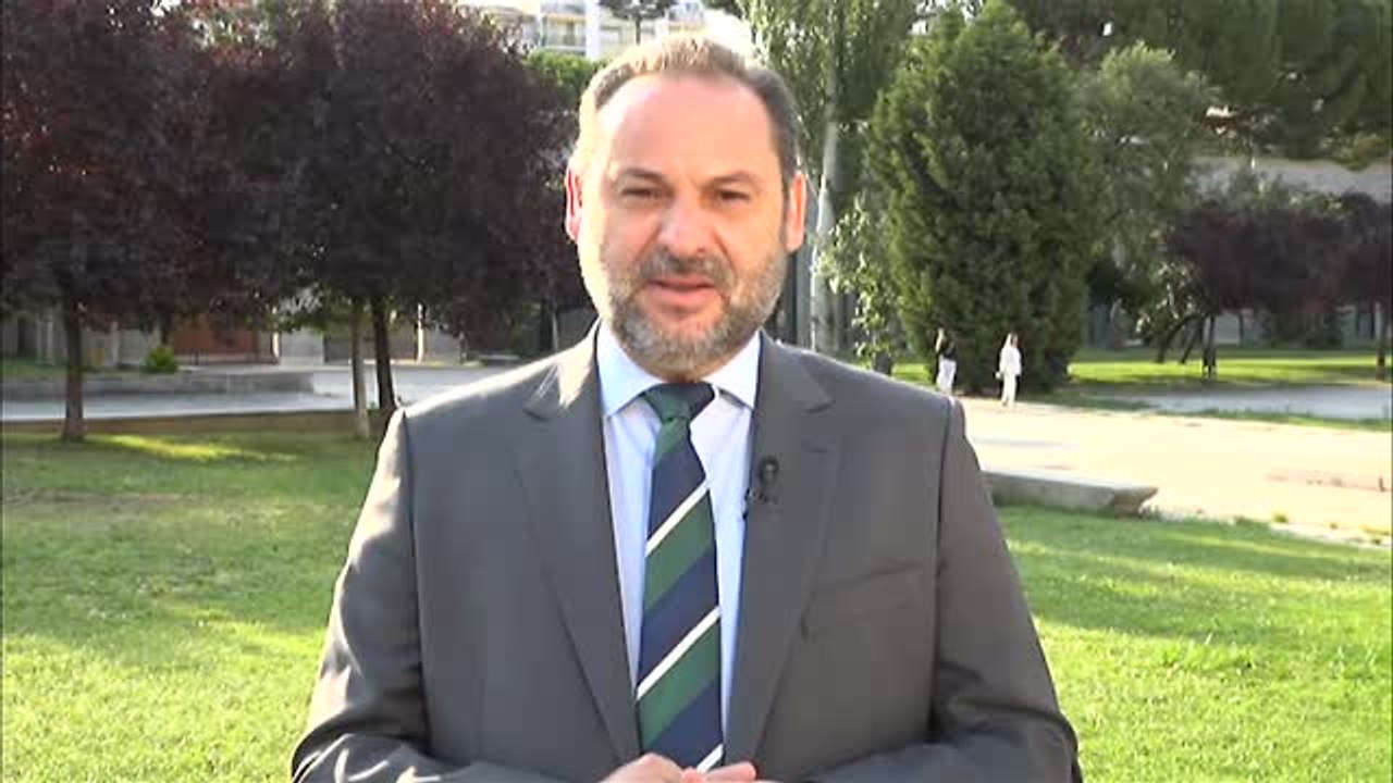 Ábalos acusa a Casado y a Rivera de haber dado "un paso adelante en el caudillismo"