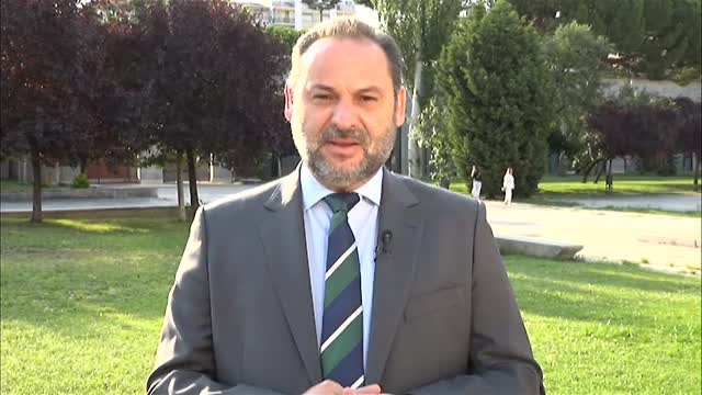 Ábalos acusa a Casado y a Rivera de haber dado un paso adelante en el caudillismo