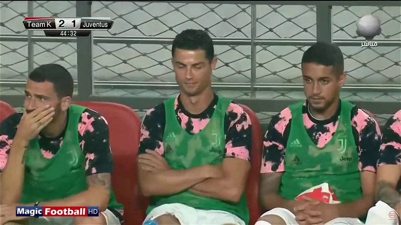 Brasileiro marca contra a Juventus e imita Cristiano Ronaldo – que reagiu do banco de reservas