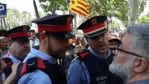 Riera es dirigeix als Mossos a les portes del TSJC