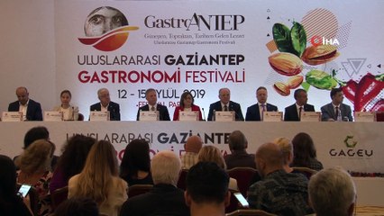 Fatma Şahin, Gastronomi Festivali’nin tanıtım toplantısında elleriyle katmer yaptı
