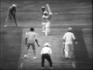 Ian Chappell and Clive Lyod Views on playing World Series Cricket.