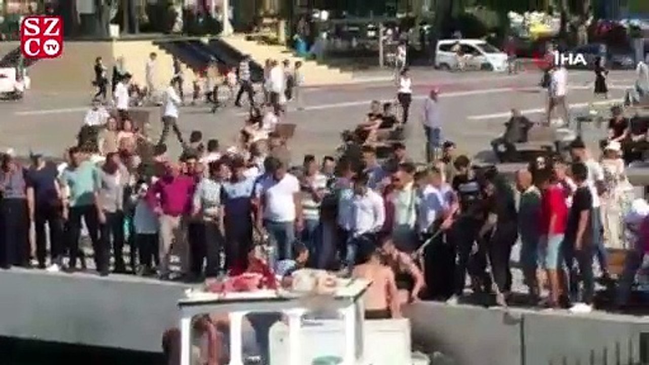 Kadıköy’de denize düşen iki kadın kurtarıldı