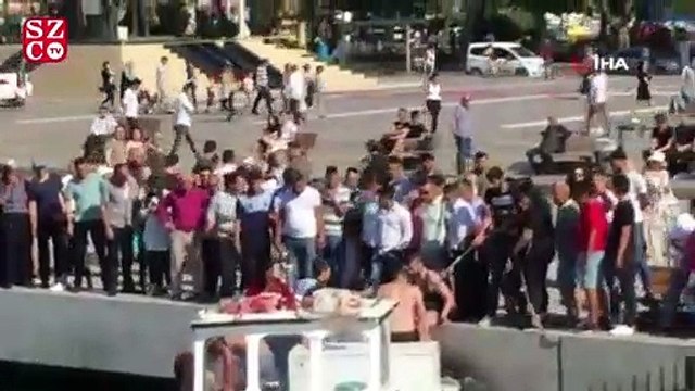 Kadıköy’de denize düşen iki kadın kurtarıldı