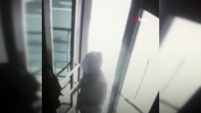 Kadıköy'de girdikleri evlerden para ve ziynet eşyası çalan kadınlar yakalandı