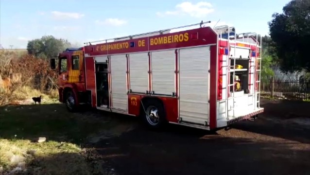 Bombeiros apagam incêndio ambiental no Bairro Guarujá, em Cascavel