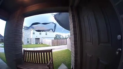 Tempête : ce trampoline s'envole dans la maison des voisins !