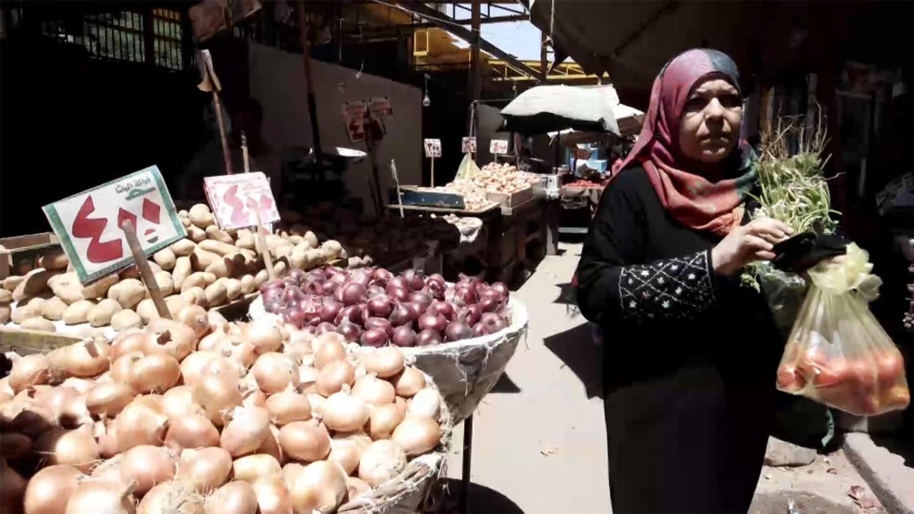 مصر.. السيسي يهوّن شأن أزمة الفقر وإحصائيات حكومته تكذبه