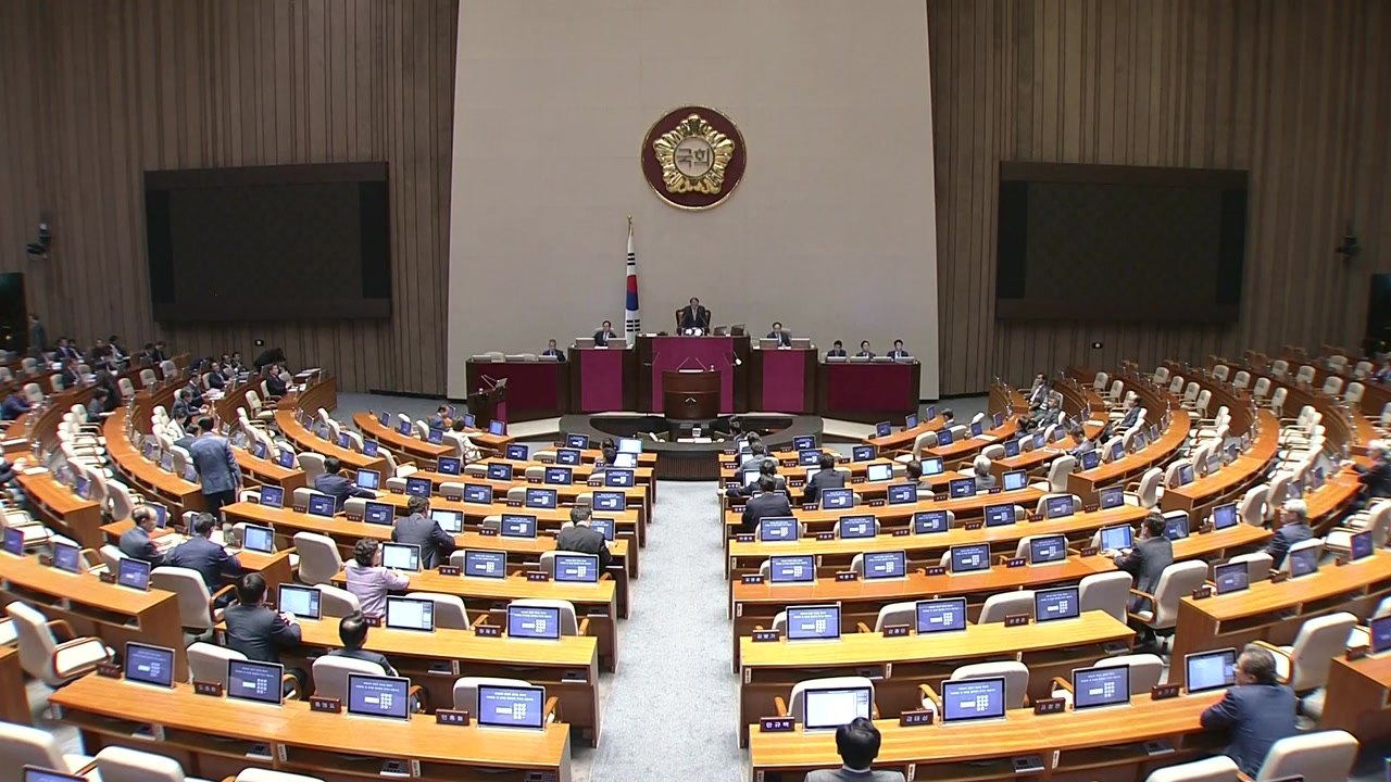 국회 정보위, 국정원 업무보고 진행 중...오후 본회의서 추경안 처리 / YTN