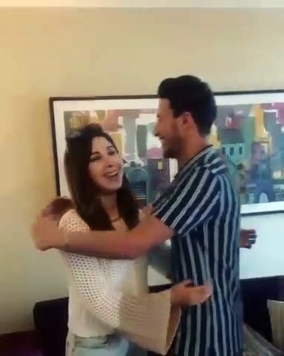 نانسي عجرم لأحد معجبيها- بوسة لأ، أنا ما بحب التبويس