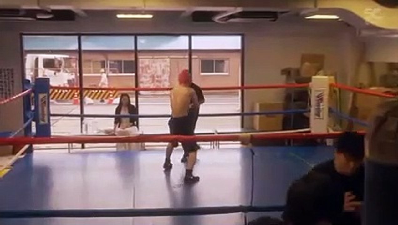 韓国人にしか見えない