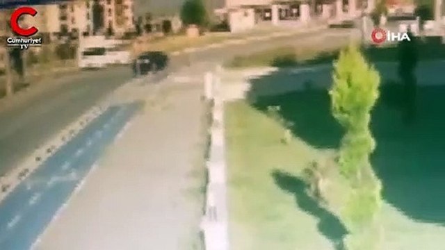 Otobüs kazası kameraya yansıdı