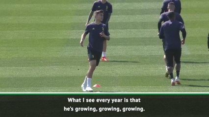 Legends praise United bound Dybala