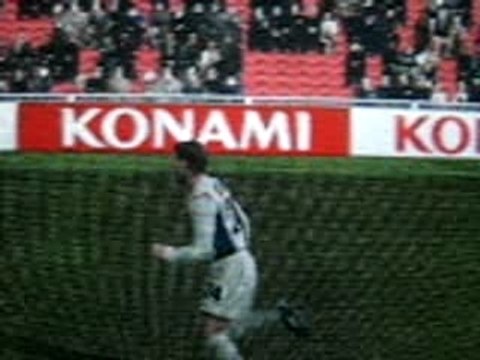 un joueur donne un coup de poing a un autre joueur bug pes