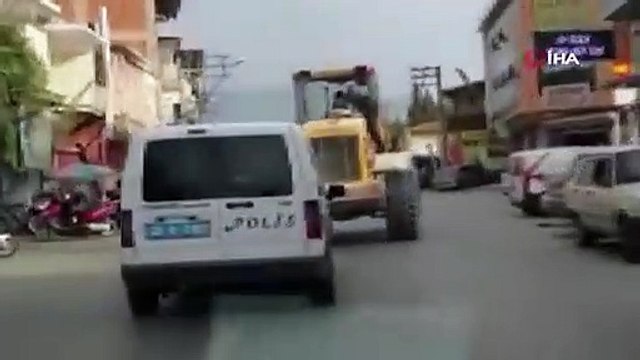 Maaşını alamayınca hem kepçeyi hem polis memurunu kaçırdı