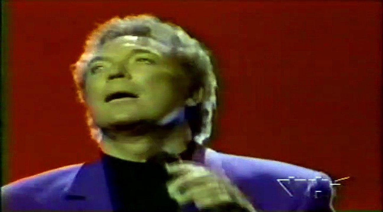 1993 Tom Jones "I've Got You Under My Skin" Live Cover Version