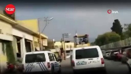 Descargar video: Maaşını alamayınca hem kepçeyi hem polis memurunu kaçırdı