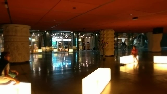 Azkuna Zentroa Alhondiga Bilbao se abre a la instalación de comerciantes y emprendedores vizcaínos