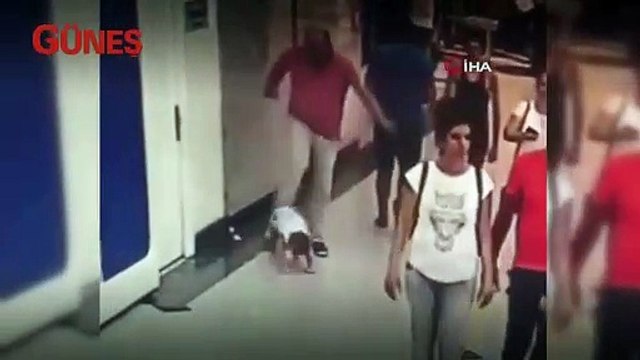 İzmir'de küçük çocuğa acımasız tekme