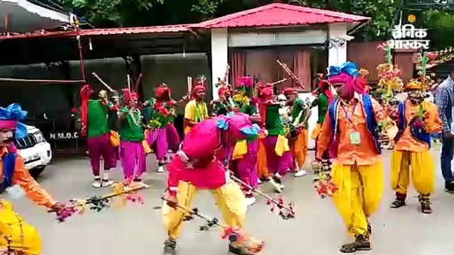 हरेली पर्व पर आबकारी मंत्री कवासी लखमा ने जमकर किया डांस