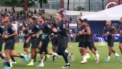 Le premier entraînement collectif de Neymar