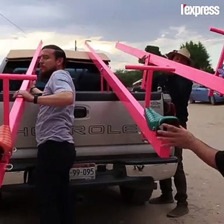 Des balançoires à la frontière entre les États-Unis et le Mexique