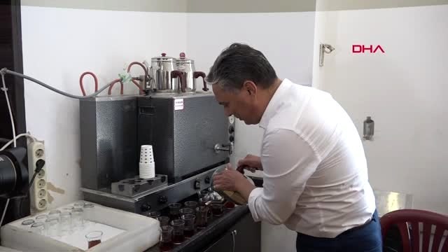 ANTALYA Başkan mecliste çay dağıttı, meclis üyeleri ne yapacağını bilemedi