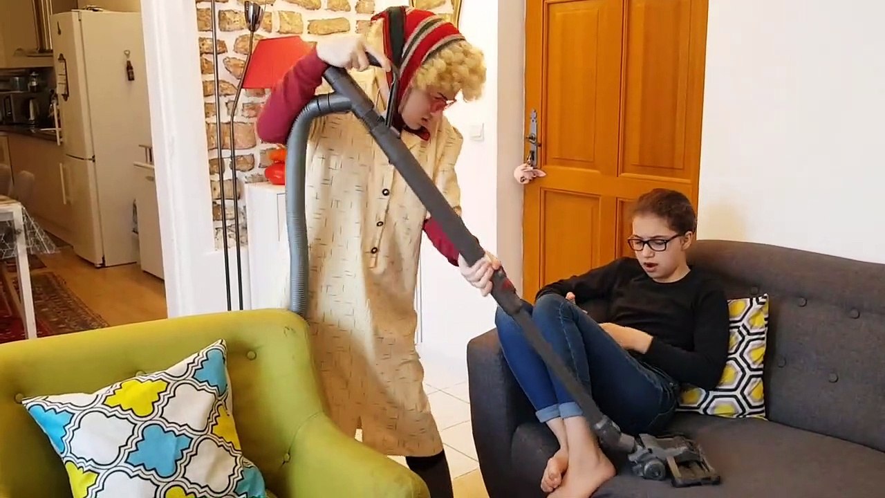 Court-métrage - MA MAMIE EST FOLLE !!