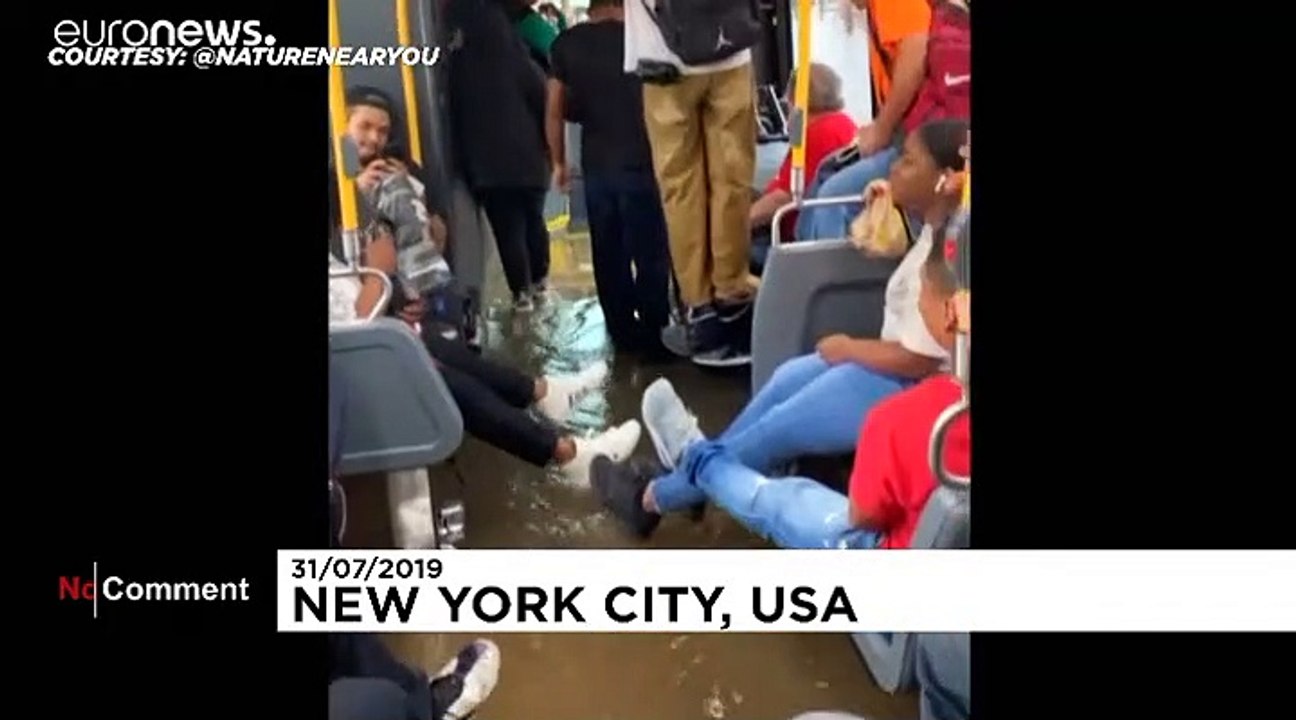 Überfluteter Autobus