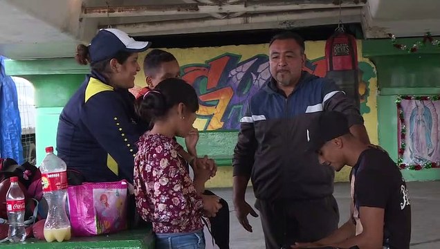 Un gimnasio de boxeo debajo de un puente para combatir el crimen y adicciones en México