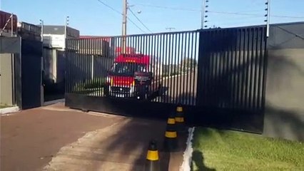 Homem cai de andaime e fica ferido em condomínio