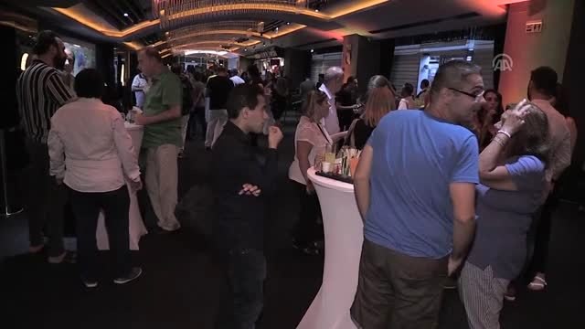 Geniş Aile Komşu Kızı filminin özel gösterimi yapıldı