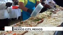 شاهد: 3 دقائق لتحضير ساندويش يبلغ طوله 72 متراً في مهرجان بالمكسيك