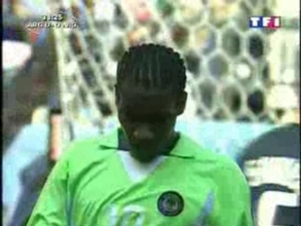 Okocha_vs_argentina_2002