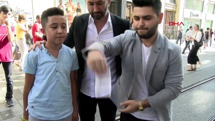 İstiklal Caddesi’nde gökten para yağdı...