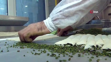 Nadir Güllü’den “Bayramda baklava yemekten kaçının” diyen diyetisyenlere sert tepki: “Tatlıyı kesin demek mesleğe yapılmış en büyük ihanettir”