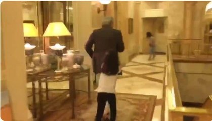 فيديو سبب طريف يدفع الوليد بن طلال للفرار هرباً من حفيدته