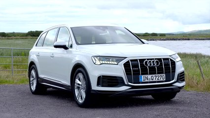 Audi Q7 Design preview in Glacier white