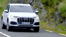 Audi Q7 in Glacier white Driving Video