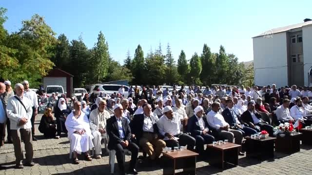 Bitlis'te hacı adayları kutsal topraklara uğurlandı