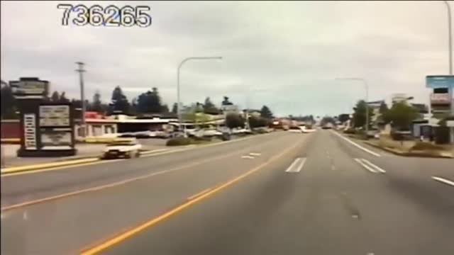 Una avioneta realiza un aterrizaje de emergencia en una carretera de Washington