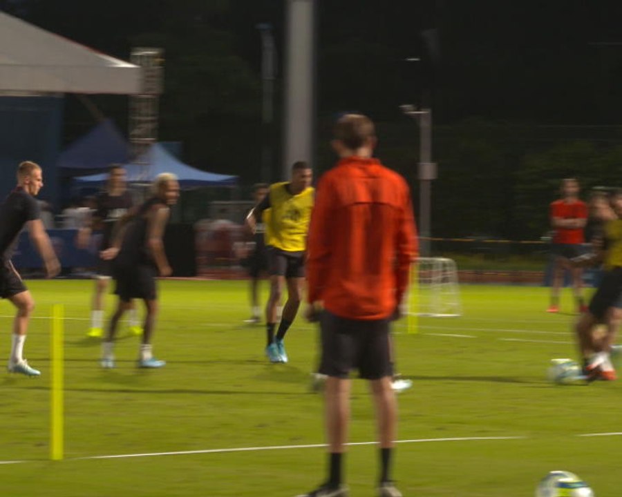 PSG - Mbappé s'amuse à l'entraînement et marque un joli but