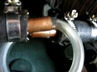 Dopage du moteur à l'eau. au point mort